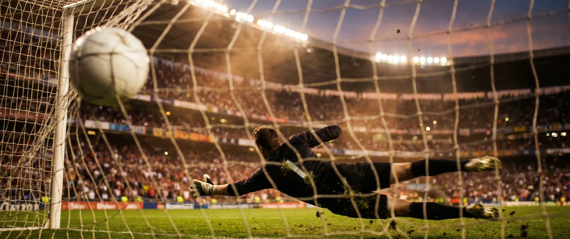 Action devant la cage lors d'un match de football